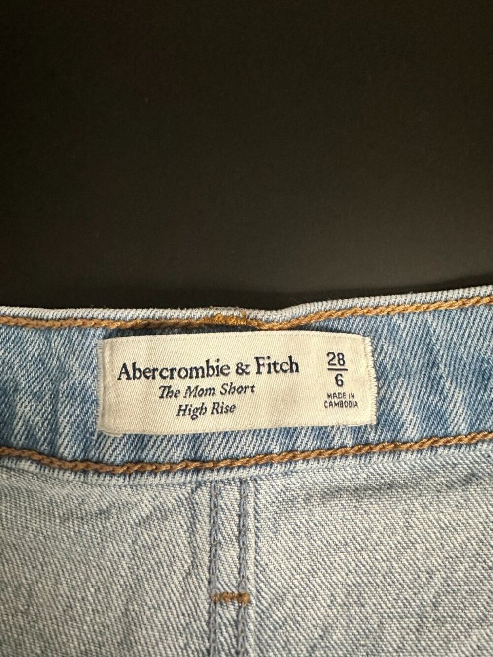 Abercrombie & Fitch “The Mom Short” – Size 6 – High Rise - Picture 2 of 4
